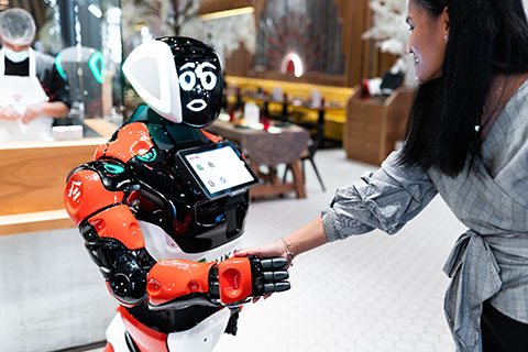 Promobot будет работать в Национальном банке Омана
