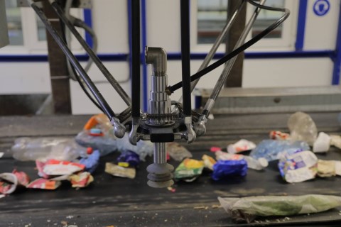 Ростех внедрил роботов-сортировщиков в процесс переработки отходов