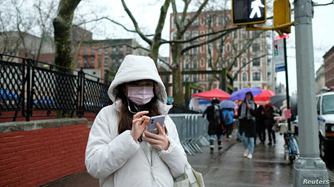 Технология биометрического распознавания лиц для телефонов от компании VinAI распознает лица в защитных масках