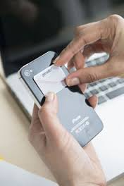 «Юникредит Банк» внедрил бесконтактные стикеры Optelio с технологией NFC